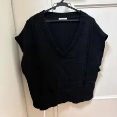 黒 ニットベスト