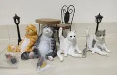 猫のフィギュア 4体セット ミニボトル付き