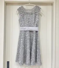 グレー レース Aラインドレス サテンリボン付き