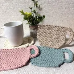 【4枚セット】ほっこり可愛い！コーヒーカップ型の手編みコースターのサムネイル