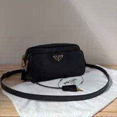 美品　PRADA サフィアーノレザー　三角ロゴ　カメラバッグ　ショルダーバッグ