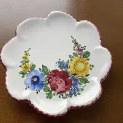 花柄の花びら型皿