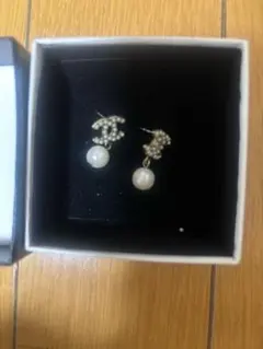 CHANEL パール付きピアス