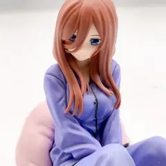 五等分の花嫁 中野三玖 フィギュア パジャマ 部屋着 ピンククッション付