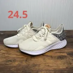ニューバランス　new balance　スニーカー　ヒョウ柄　24.5のサムネイル
