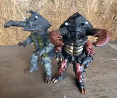 バンダイ BANDAI ウルトラマン 怪獣 アントラー 2体　ソフビ 玩具