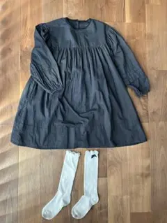 ネイビー長袖ワンピースと白い靴下セット