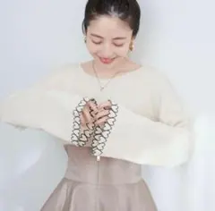 お袖ハートショート丈ニット プルオーバー アイボリー