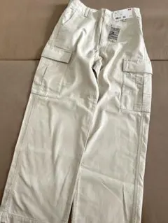ユニクロ　ワイドストレートカーゴパンツ　Sサイズ　ナチュラル　タグ付き