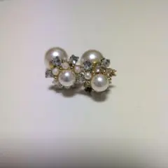 パールとクリスタルのスタッドピアス