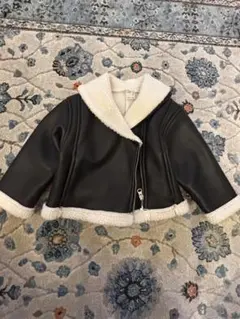 黒のボア襟ショートジャケット