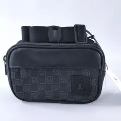 新品 JORDAN ショルダーバッグ ブラック 総柄 - メルカリ