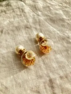 【ピアス】ドームの中に黄色のビーズとお花