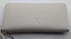カルバン・クライン　ホワイトレザー 長財布 ストラップ付き　訳あり