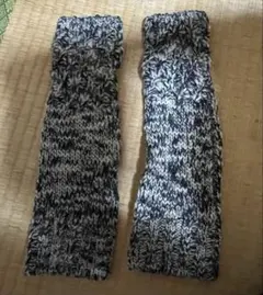 アームウォーマー　ニット系アームカバー 黒白