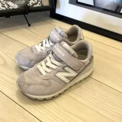 New Balance ライトパープル スニーカー