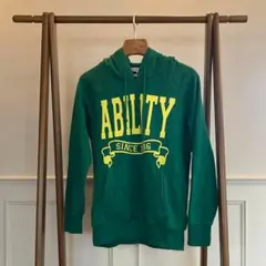 ABILITY フード付きグリーンパーカー