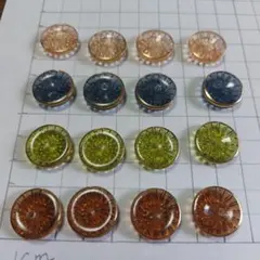 ガラスボタン16個