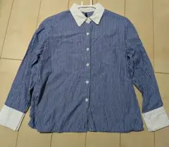 青と白のストライプ長袖シャツ