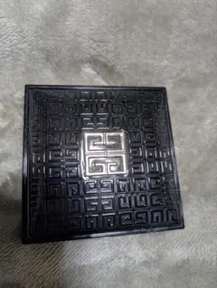 GIVENCHY Prisme Libreクッションファンデーション本体 ケースのサムネイル