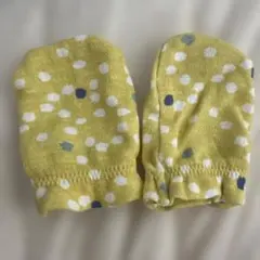 水玉模様のベビー用ミトン