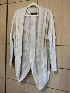 クリーム色 ケーブルニットカーディガン