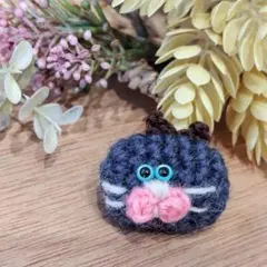 猫ブローチ③(あみぐるみ)BL.BL