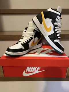 今週末限定値引き！NIKE スニーカー ホワイト/ブラック/イエロー/レッド