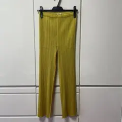 プリーツプリーズ　パンツ　サイズ2 イエローのサムネイル