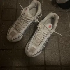 nike shox r4 シルバー