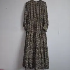 大きいめ新品未使用アクアガレージ マキシ丈ティアード小花柄ワンピース