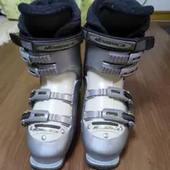 Nordica スキー用ブーツ シルバー Nordica スキー用ブーツ シルバー ノルディカ スキー ブーツ」の人気