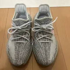 yeezy スニーカー
