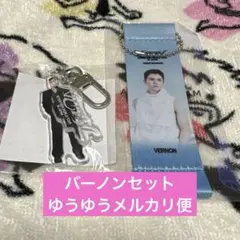 SEVENTEEN NEW_ アクリルキーリングとフラッグ