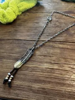 ゴローズ　メタル付き特大フェザー＋イーグルフックネックレス フェザーネックレス フェザー 銀メタル 爪銀フェザー チェーン