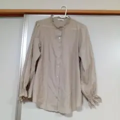 ベージュ フリル襟 長袖シャツ