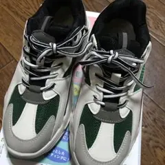 メッシュ スニーカー