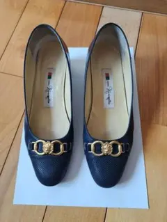 銀座かねまつ　濃い紺色　パンプス
