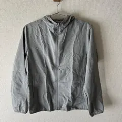 UNIQLO ユニクロ　ポケッタブルパーカー 150 グレー　キッズ　kids