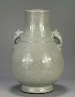 M23-4US中国美術 清時代 粉青釉梅花浮彫双耳花瓶 花入 景徳鎮 李朝白磁