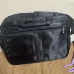 黒いナイロンビジネスバッグ