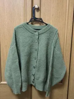 グリーン ニット