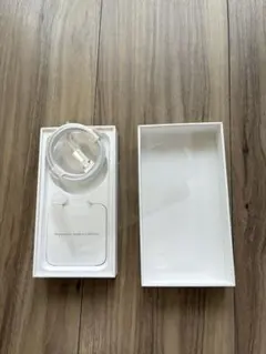 Apple iPhone SE (第3世代) 空き箱とケーブル