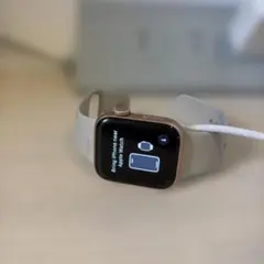 Apple Watch SE(GPSモデル)- 40mm
