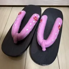 キッズ草履 ピンク 花柄刺繍付き　下駄　新品18センチ