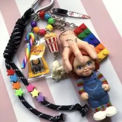 じゃらじゃらキーホルダー　持ち運ばれる人形③ カラフルver.☆