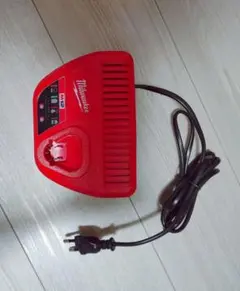 ミルウォーキー L4 FL-301 充電式パーソナルライト LED パックアウト