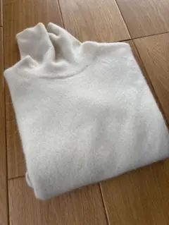 ユニクロ　タートルネック　カシミヤ　値下げ中