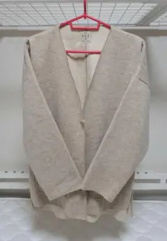 ベージュ ノーカラー フリースジャケット