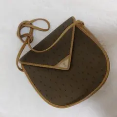 イヴサンローラン　ショルダーバッグ　三角ロゴプレート　PVC レザー　ブラウン